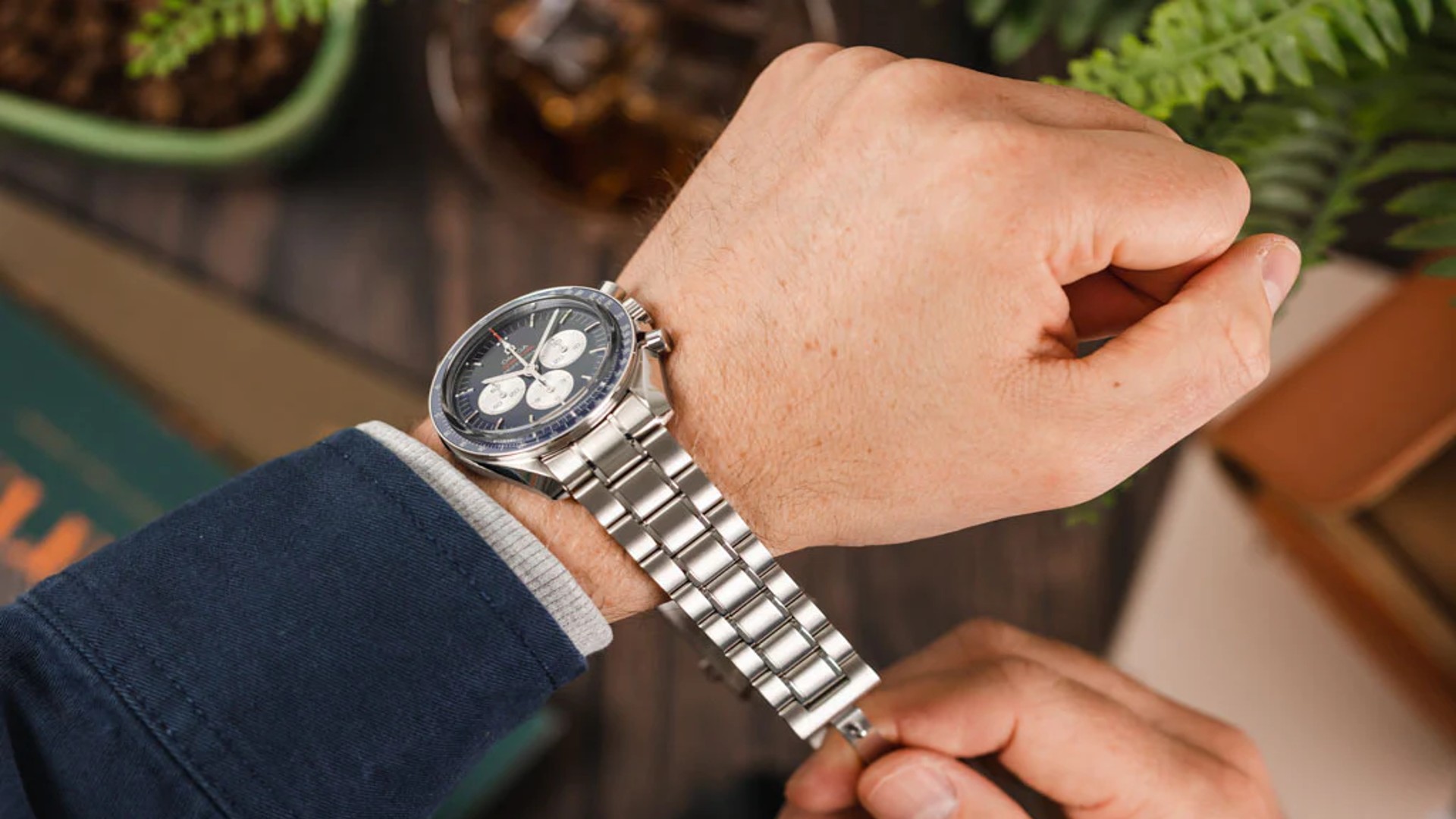 ビジネス】サラリーマンにおすすめの年代別腕時計とマナー紹介 | ESTIME