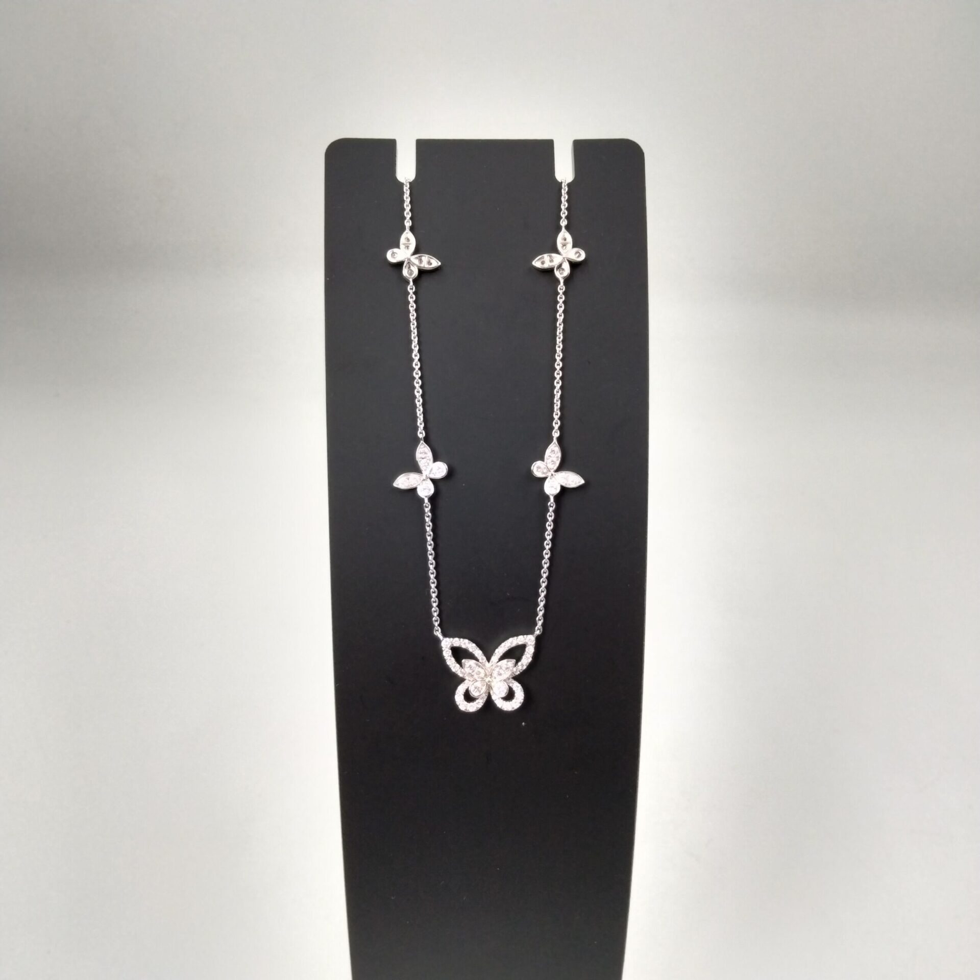 グラフ マルチ バタフライ シルエット ダイヤモンド ペンダント（5P） 750（WG）の買取価格相場｜ブランド品の高価買取はエステメ