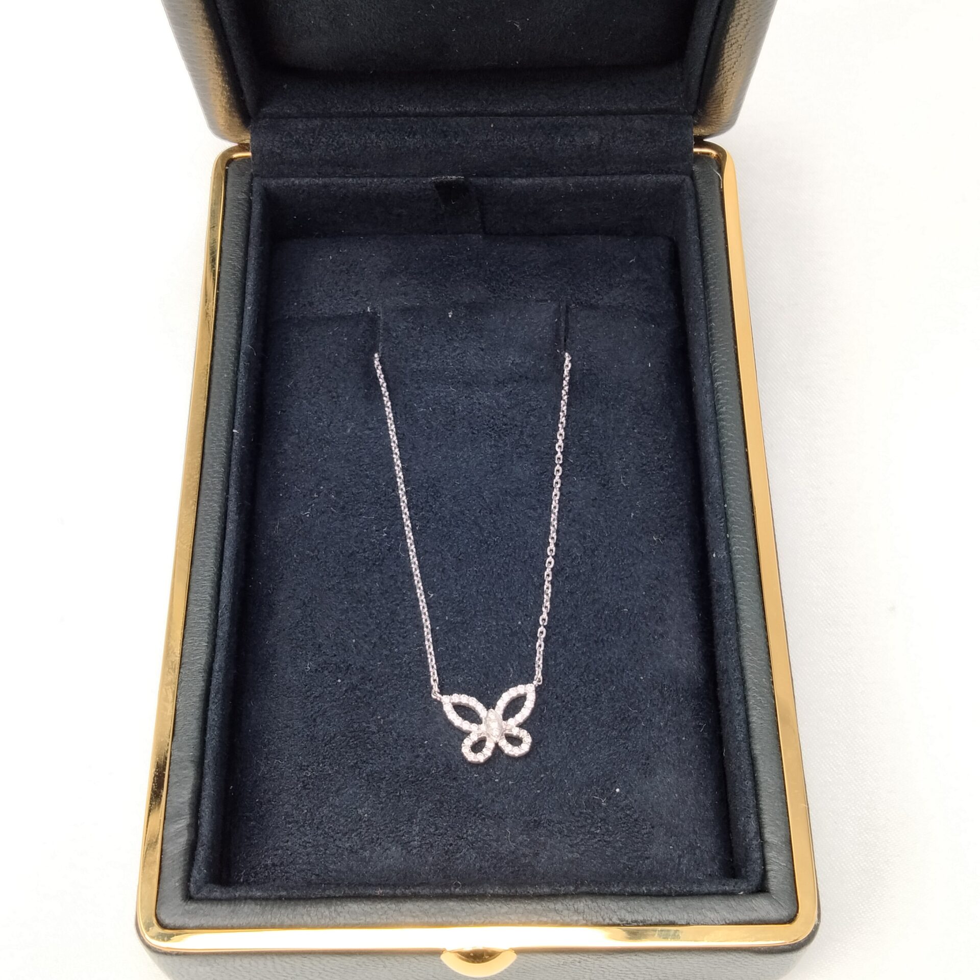 グラフ ミニバタフライシルエット ダイヤネックレス WGの買取価格相場｜ブランド品の高価買取はエステメ