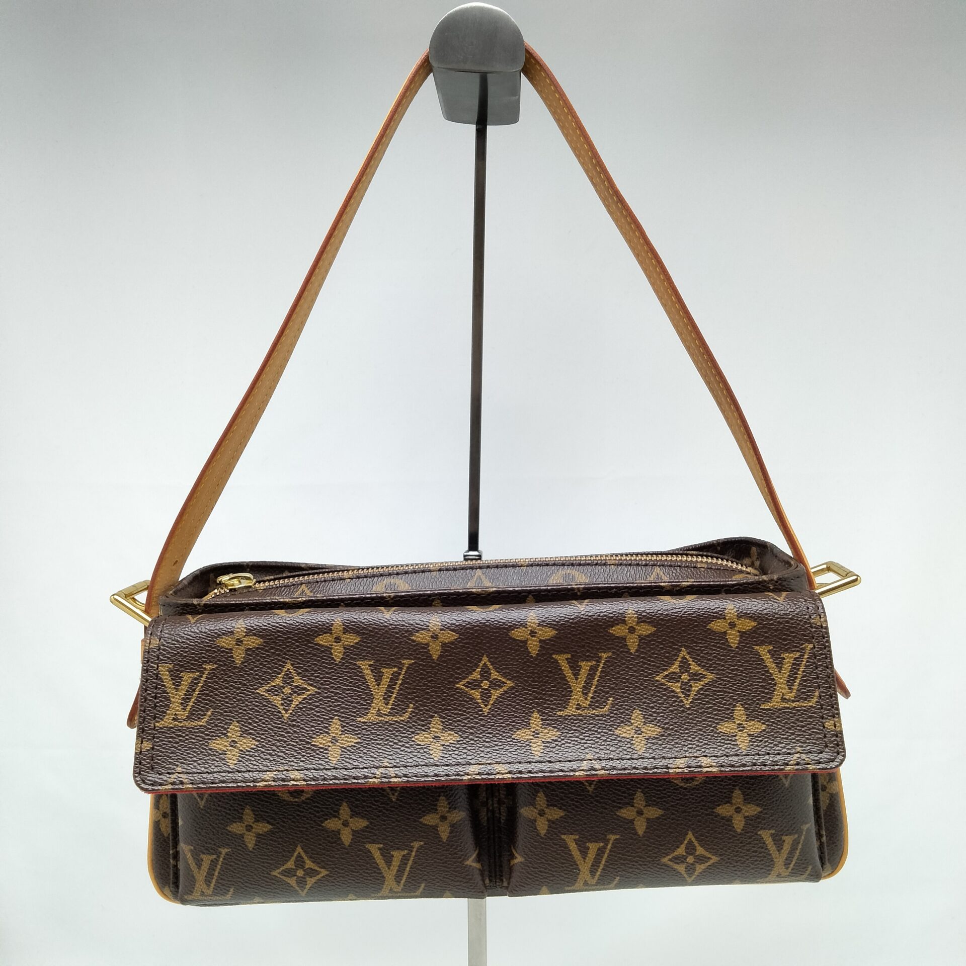 ヴィトンのバック４点まとめ売り。 ヴィトンのバック4点まとめ売り。