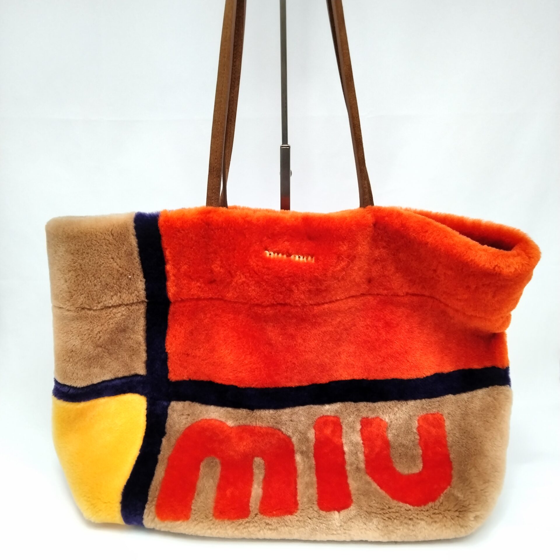 ミュウミュウ　ムートンファーとレザーのバッグ miumiu ムートンファーレザートートバッグ