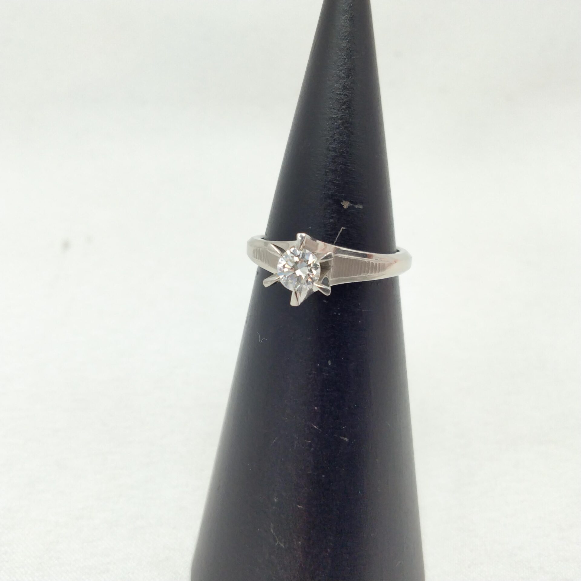 夕方まで大赤字綺麗鑑定書エステール PT900ダイヤ0.249/0.18リング 夕方まで大赤字綺麗鑑定書エステール PT900ダイヤ0.249/0.18リング